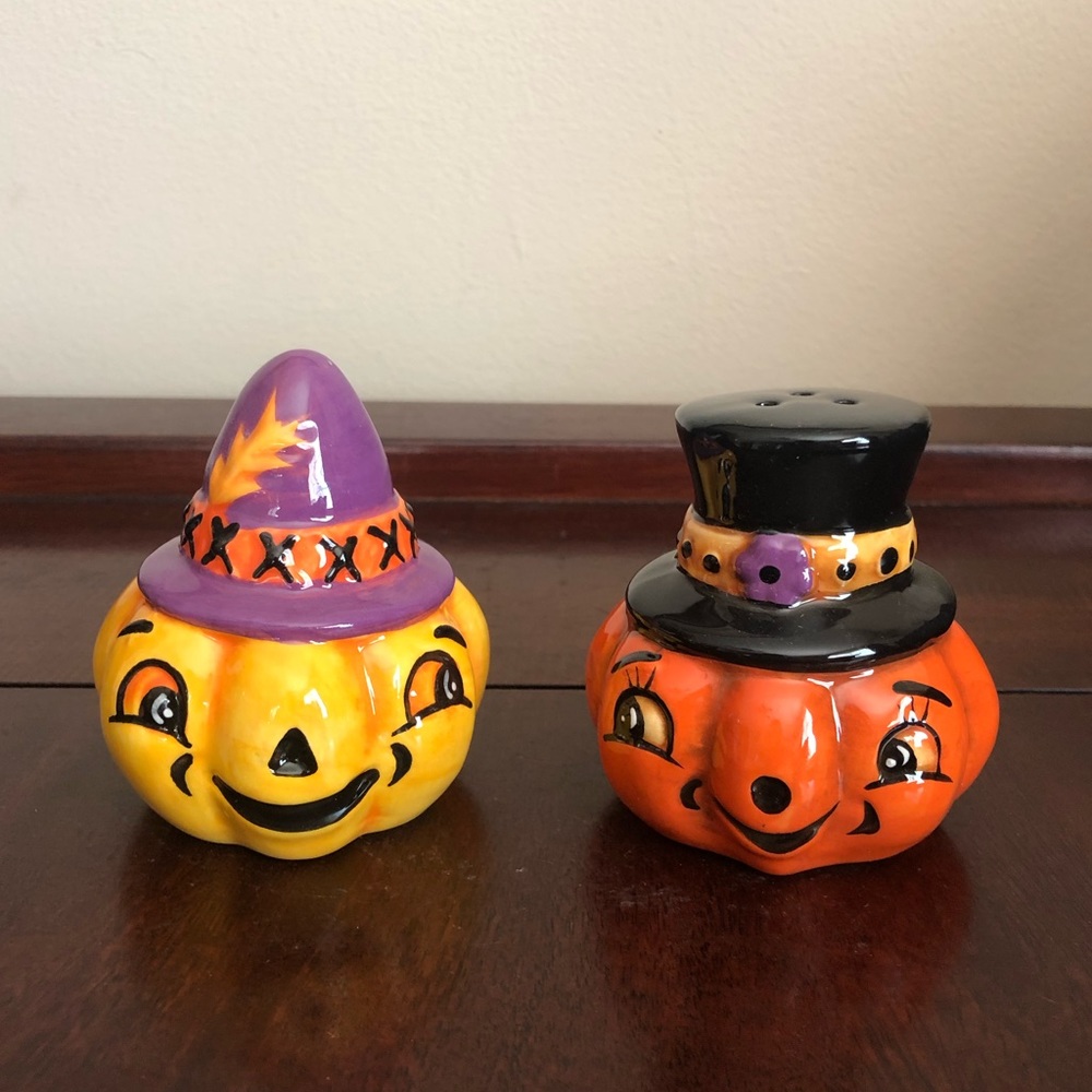 Johanna Parker Pumpkin Salt & Pepper Shakers Set - Halloween